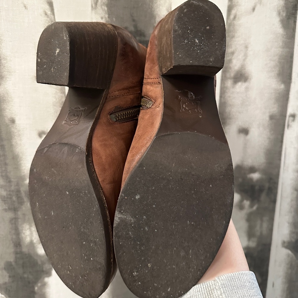 FRYE CO. Brown Leather Ankle Boots - Picture 2 of 3